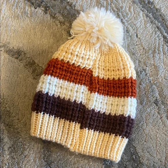 The Arctic Paw cotton & Acrylic beanie hat with pompom - Picture 3 of 7